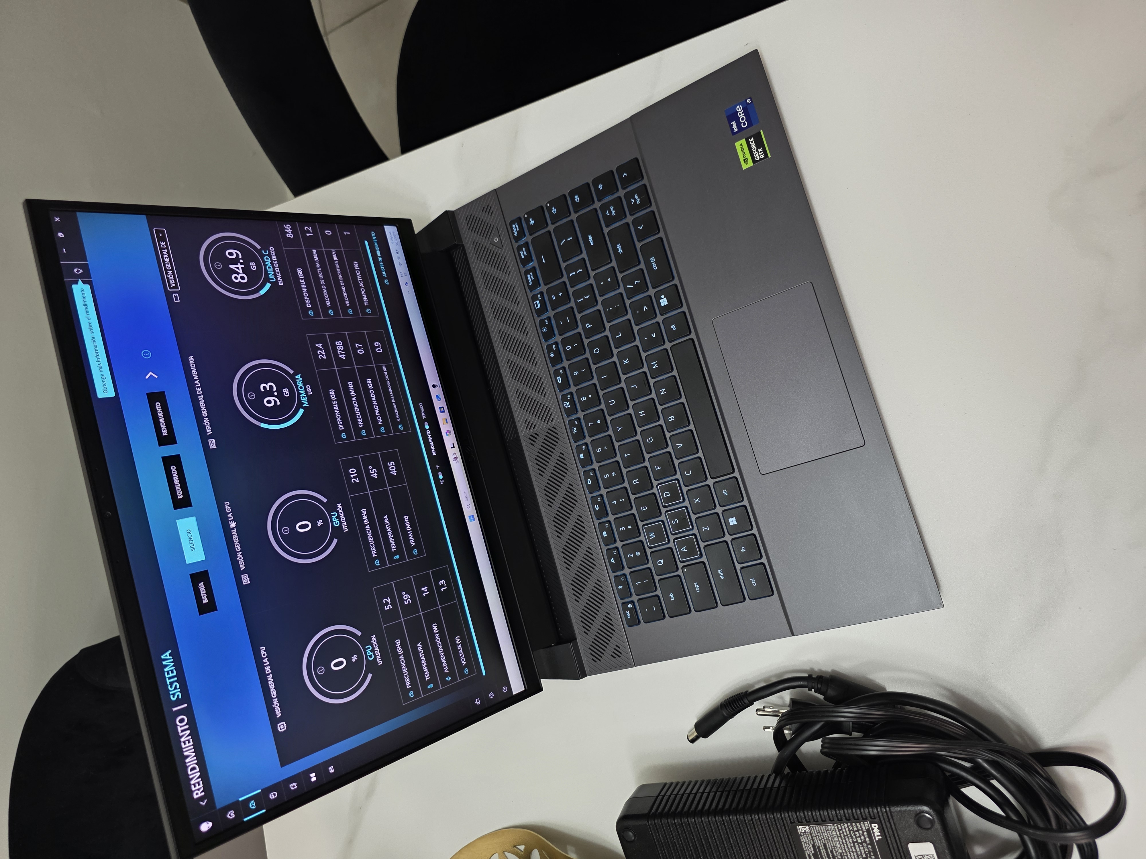 computadoras y laptops - vendo o cambio Laptop Gamer Dell G16, RTX 4070, 32DDR5, 2TERA SSD. i9 13900hx. 1
