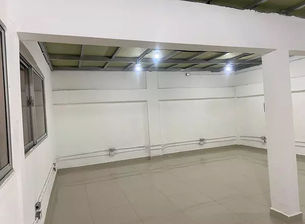 oficinas y locales comerciales - Nave comercial céntrica  7
