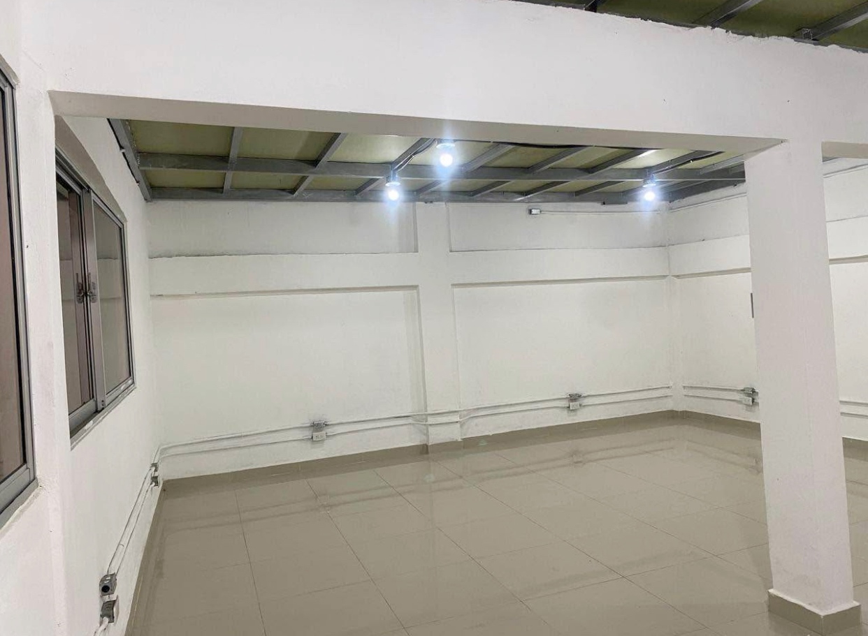 oficinas y locales comerciales - Nave comercial céntrica  6