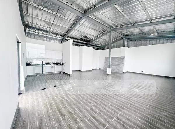 oficinas y locales comerciales - Local amplio en los Restauradores  2