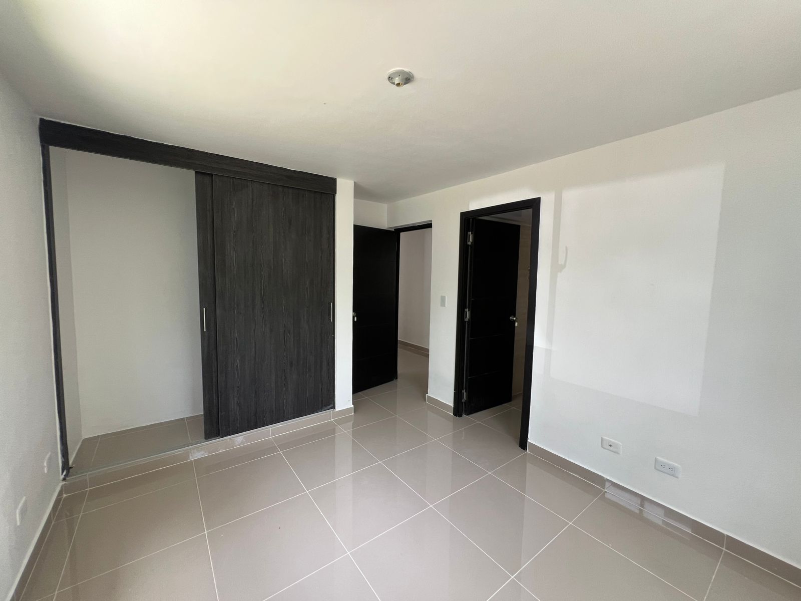 apartamentos - Se alquila apartamento nuevo en la charles de gaulle prox. Al Ney Arias Lora 5