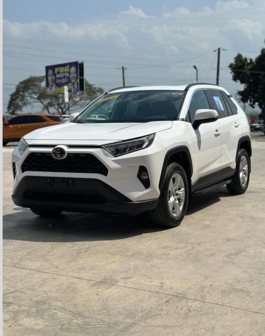 jeepetas y camionetas - 2020 Toyota Rav4 XLE 4x4 