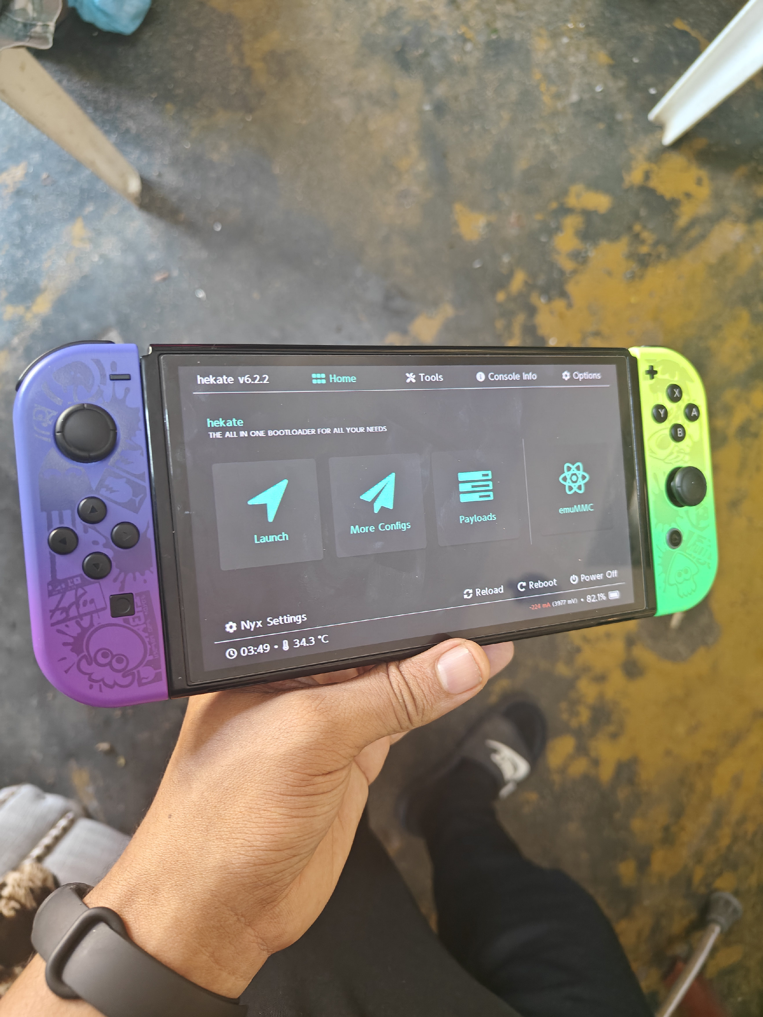 consolas y videojuegos - Nintendo Switch oled edición Splatoon. Liberada con 128gb.(h.a.k.e.a.d.a.) 1