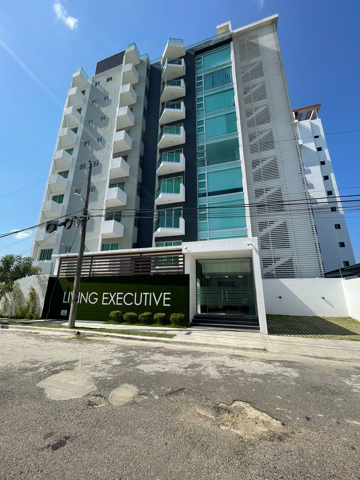 apartamentos - Apartamento en Torre con Area Social, Urb. Thomen 0