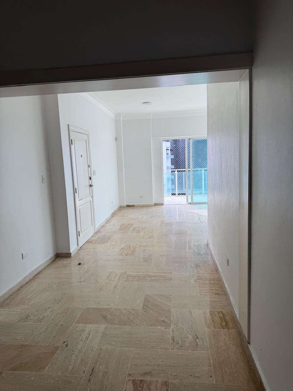 apartamentos - Se Renta Apartamento con opción a venta con amplio balcón ubicada en Naco DN 3