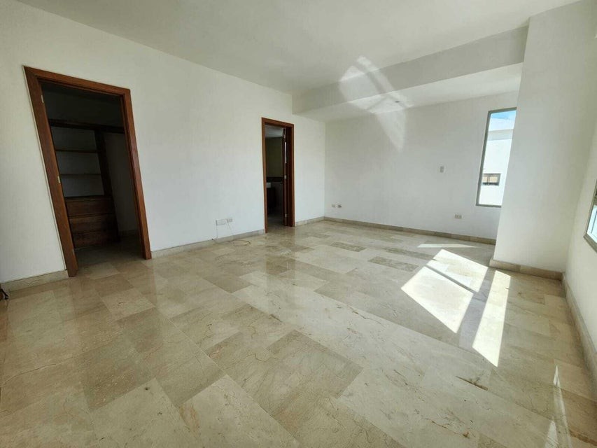 apartamentos - Apartamento en alquiler #24-1068 piso alto, 3 hab, piscina, ascensor, gimnasio. 4