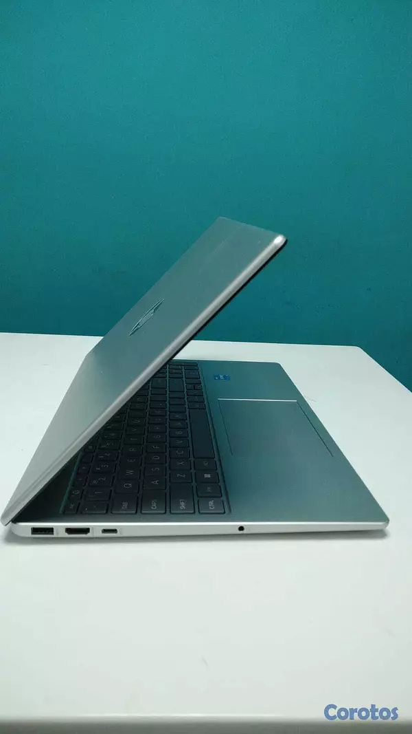 computadoras y laptops - *Laptop, HP  15-fd0055tg / 11th Gen, Intel Core i3 5
