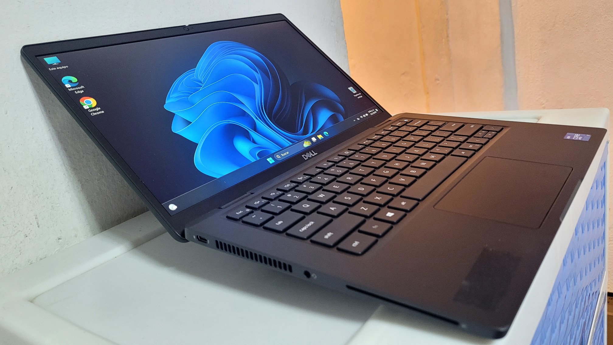 computadoras y laptops - Laptop Dell 13.3 Pulg Core i7 11th Gen Ram 16gb ddr4 Disco m2 512gb SSD Video 8g 1