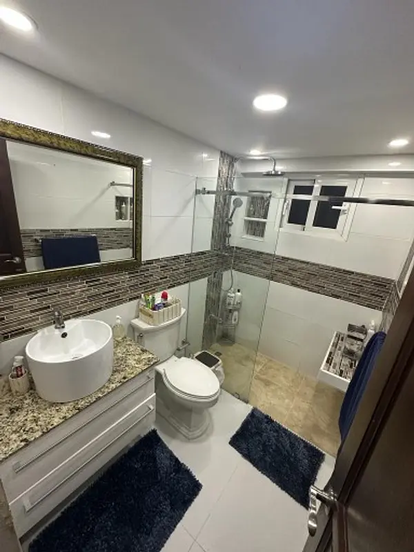 apartamentos - Vendo apartamento en bella vista 

3 habitaciones 
Sala 
Comedor
Balcon integrad 8