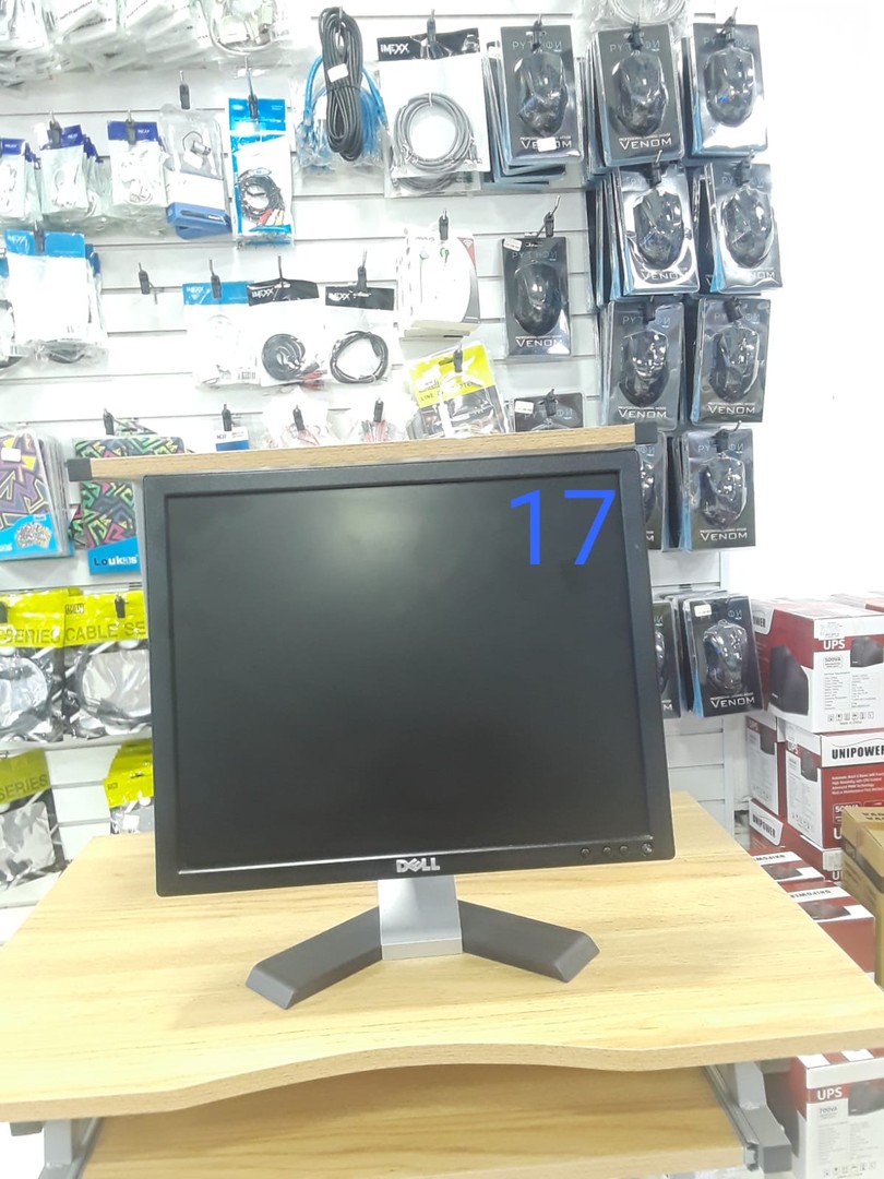computadoras y laptops - Monitor Dell 17 pulgadas LCD