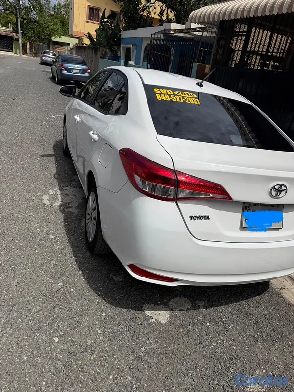 carros - Toyota Yaris año 2018 9
