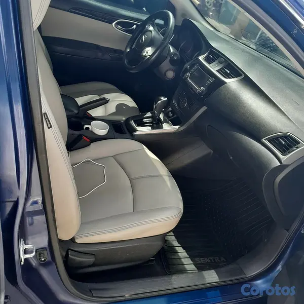 carros - Nissan Sentra SV 2018 en Piel 6