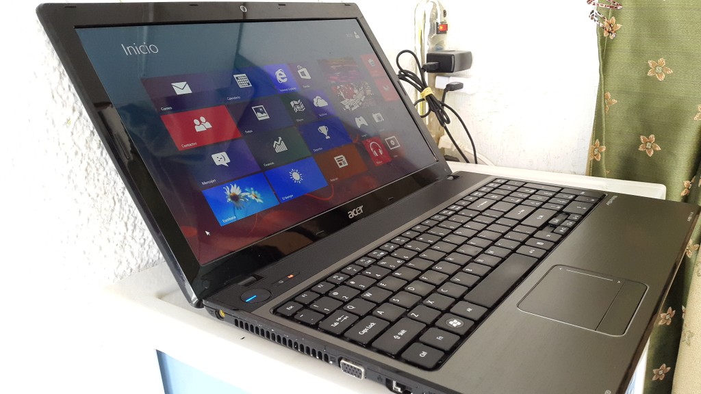 computadoras y laptops - Acer Aspire 17 Pulg Core i3 Ram 4gb Disco 128gb nVidea Gt 525 1gb Dedicada 1