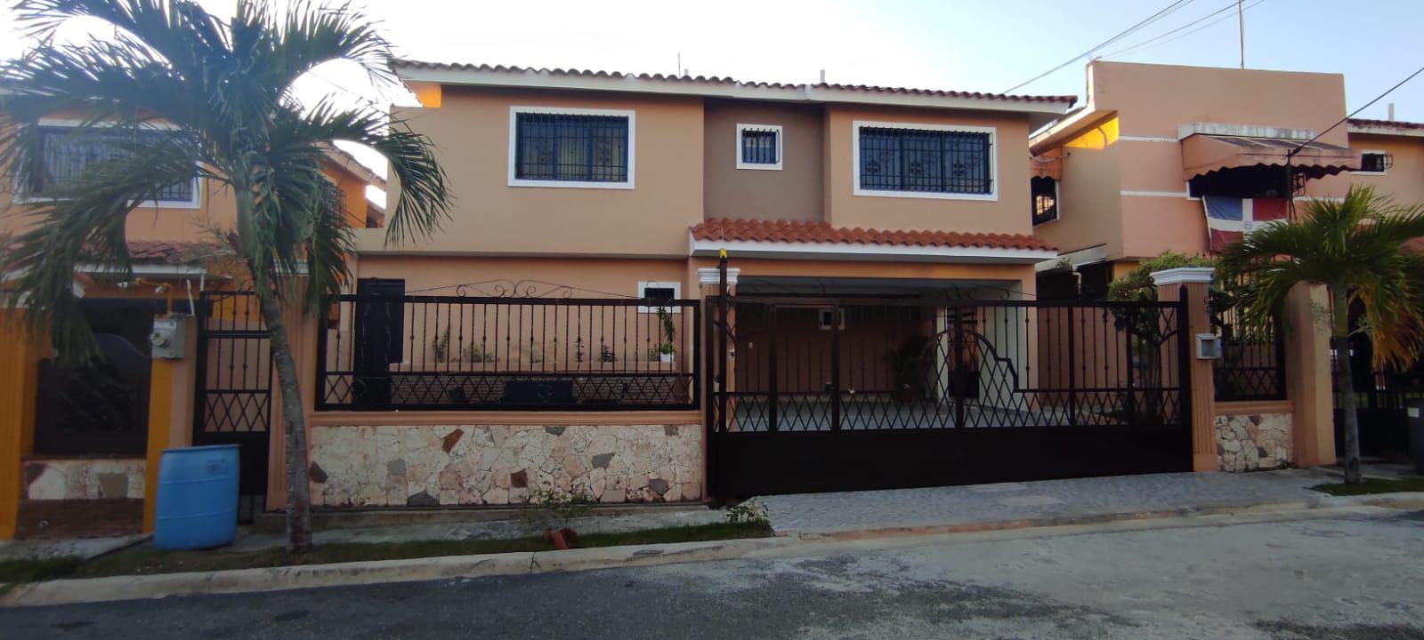 casas - Vendo Amplia Casa Rebajada de Precio en La República De Colombia
