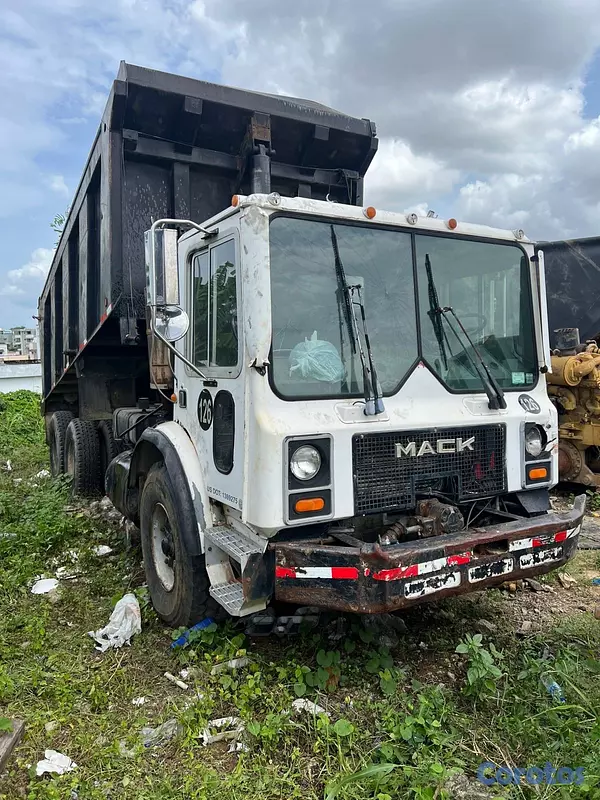 camiones y vehiculos pesados - Mack MR  5