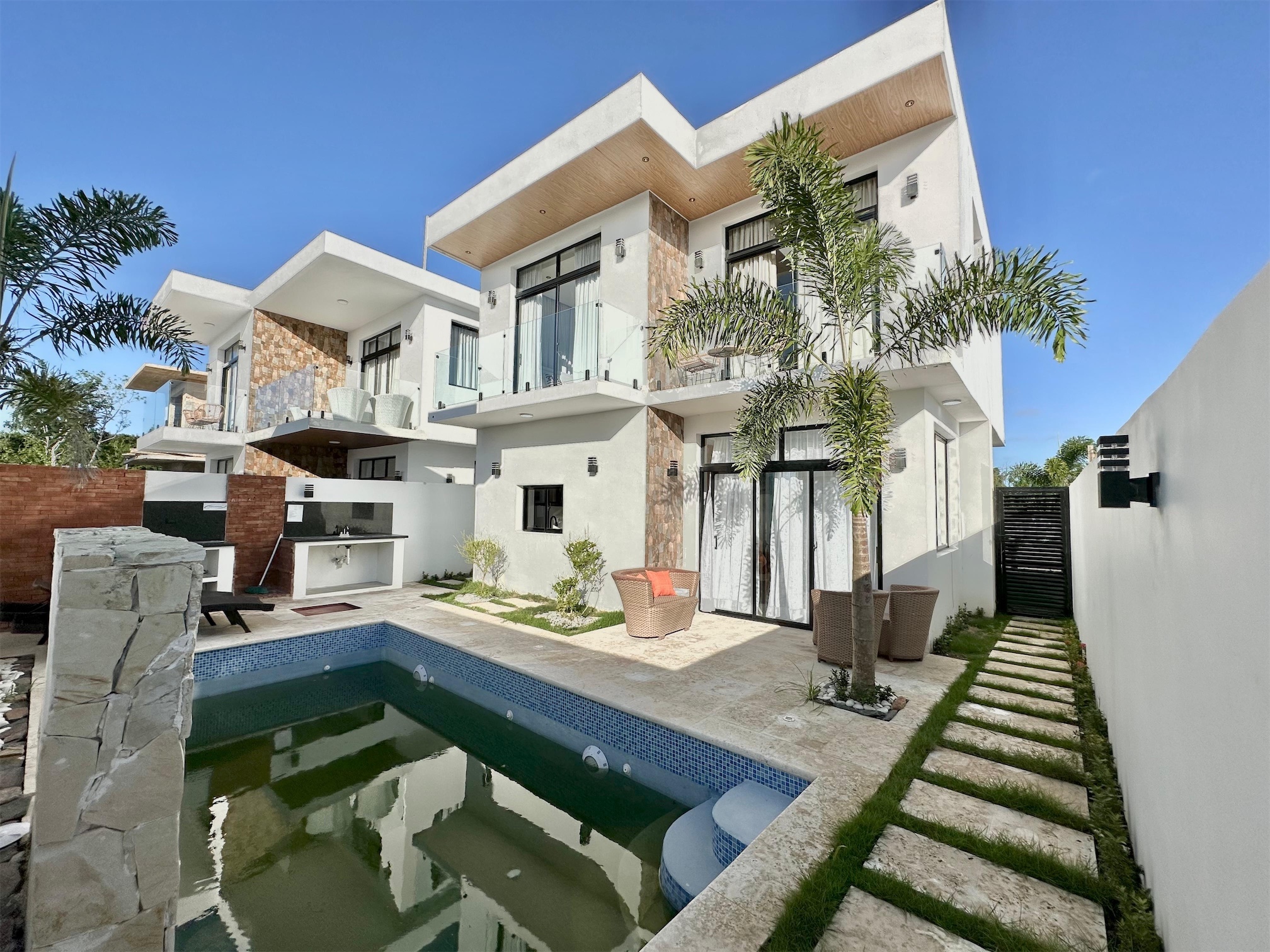 casas vacacionales y villas - Venta de Villa con piscina en punta cana reserva con 3000 dólares zona turística 0