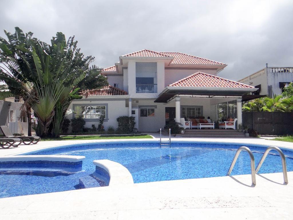 casas vacacionales y villas - Venta de Villa en puerto plata de 1.172mts2 con piscina República Dominicana