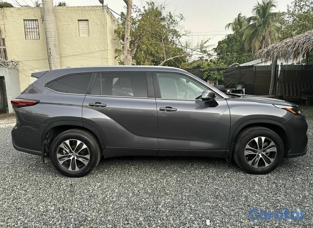 jeepetas y camionetas - Toyota higlander xle 2024 8