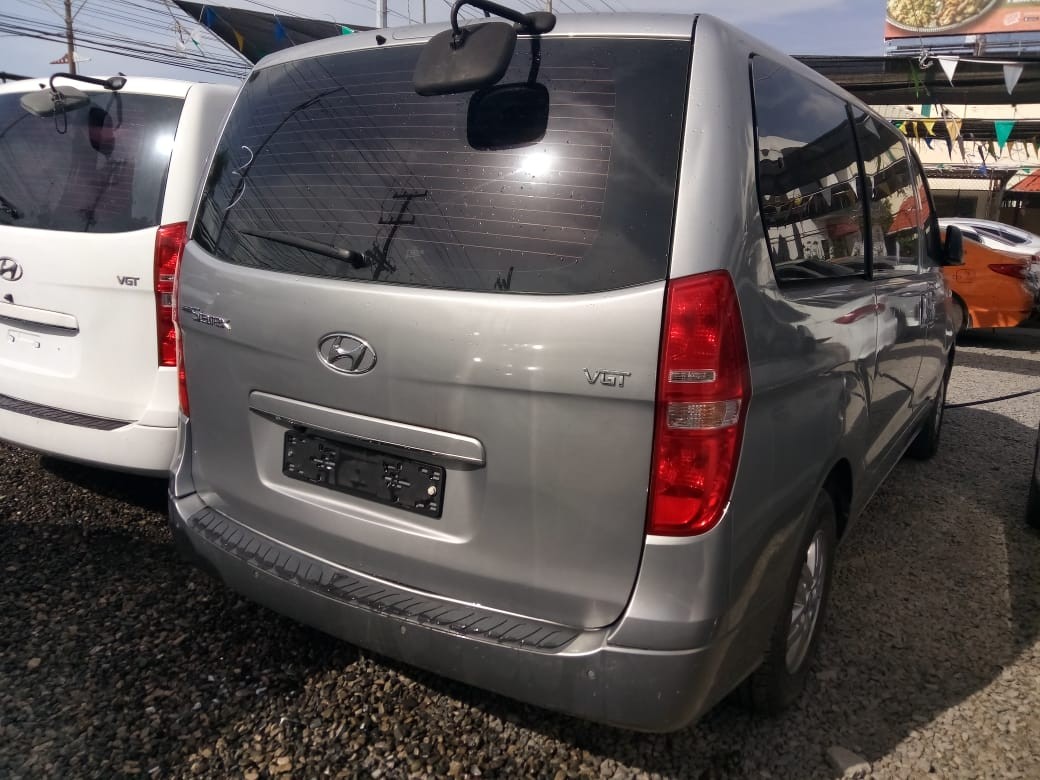 jeepetas y camionetas - HYUNDAI STAREX 2018 GRISDESDE: RD$1,320,100.00 5