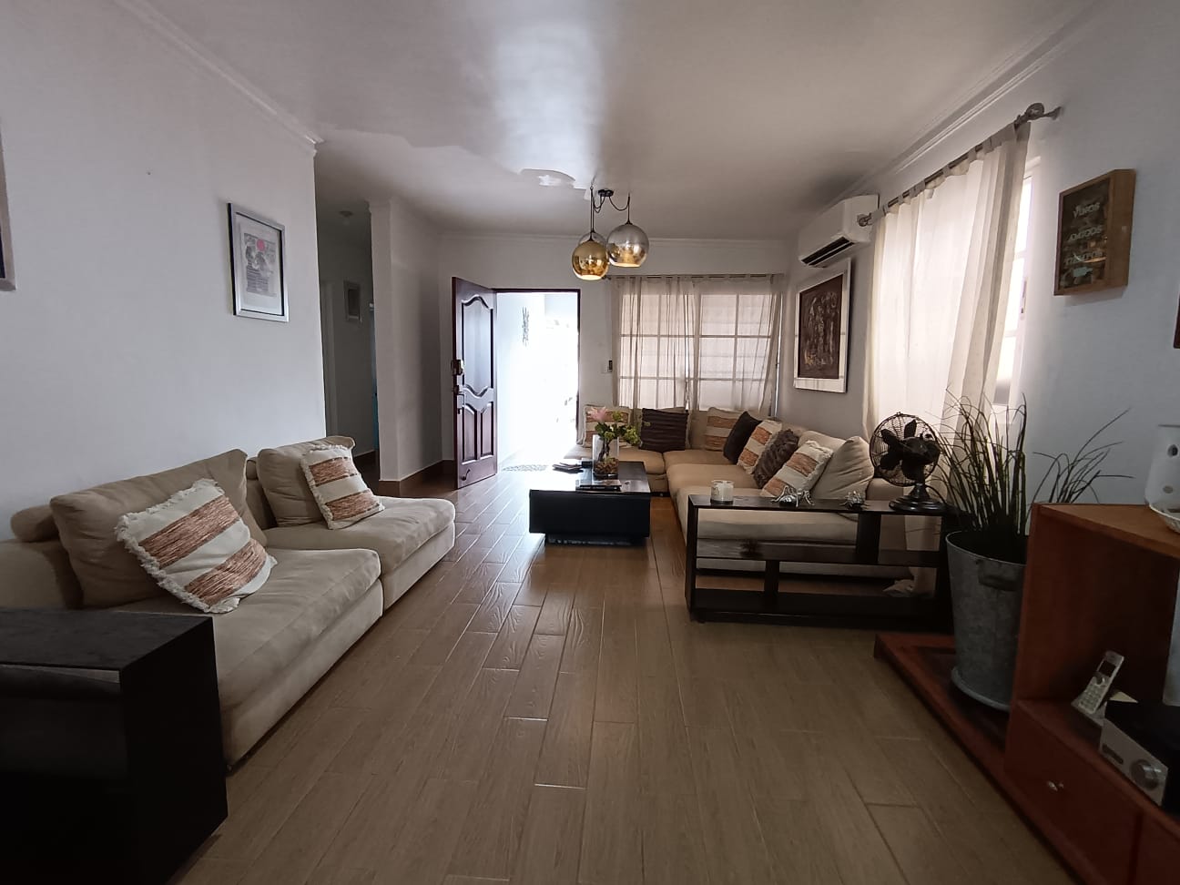 casas - casa en el Res. Carmen María, de  LA REPUBLICA DE COLOMBIA, 3 habs., 291 Mts.2,  2