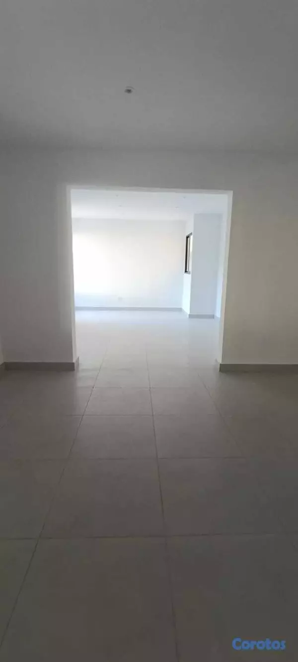 oficinas y locales comerciales - La Julia, Local 122mts en primer nivel con terraza 5