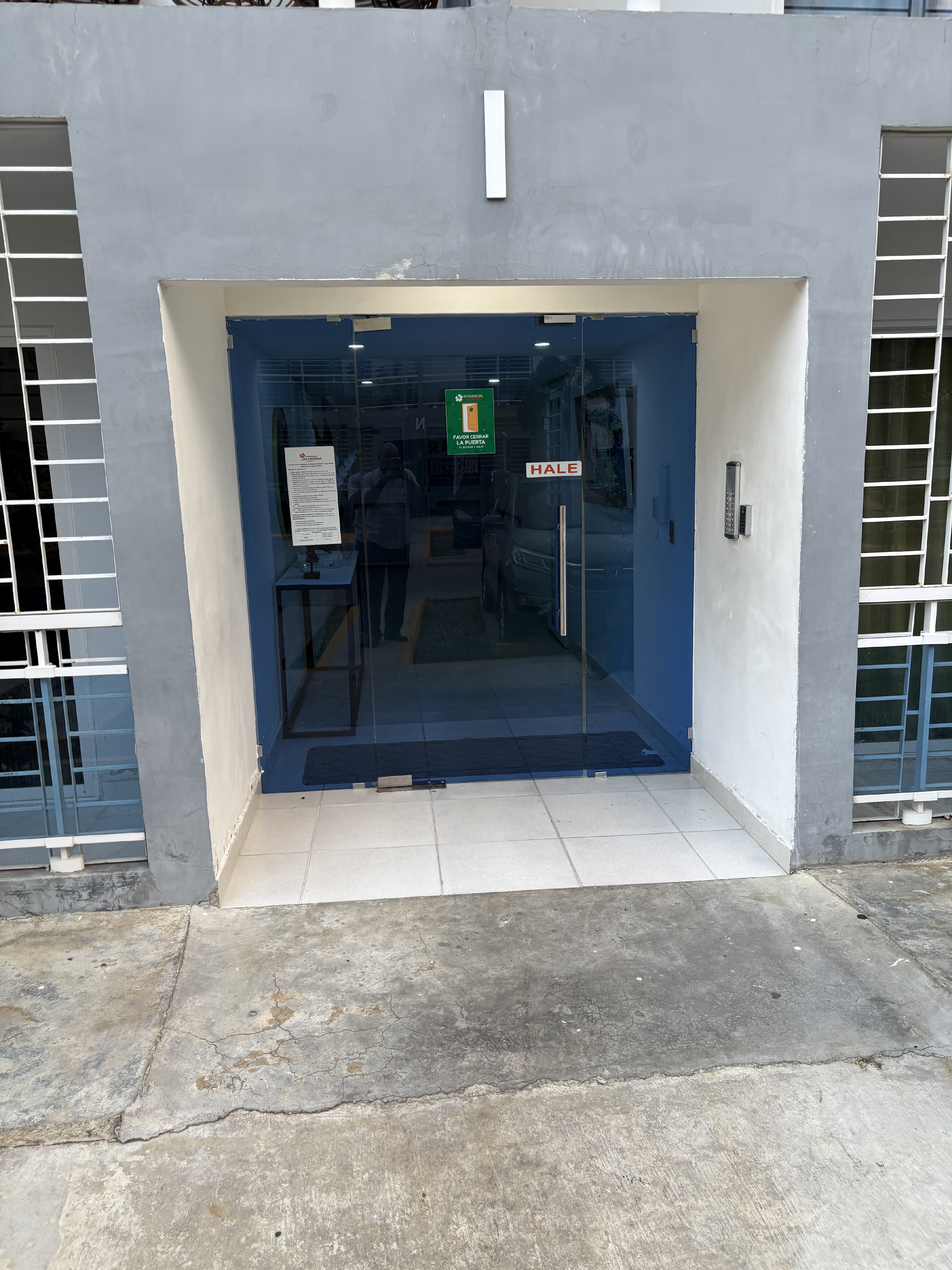 apartamentos - aptos 3 hab. 2 baños un parqueo Res. Las cayenas 7, no extranjeros  9