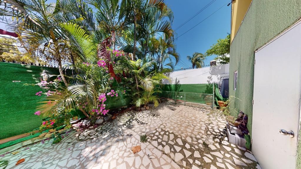casas - Vendo casa en la zona Universitaria 
Residencial cerrado
290 mst
RD$18,000,000 9