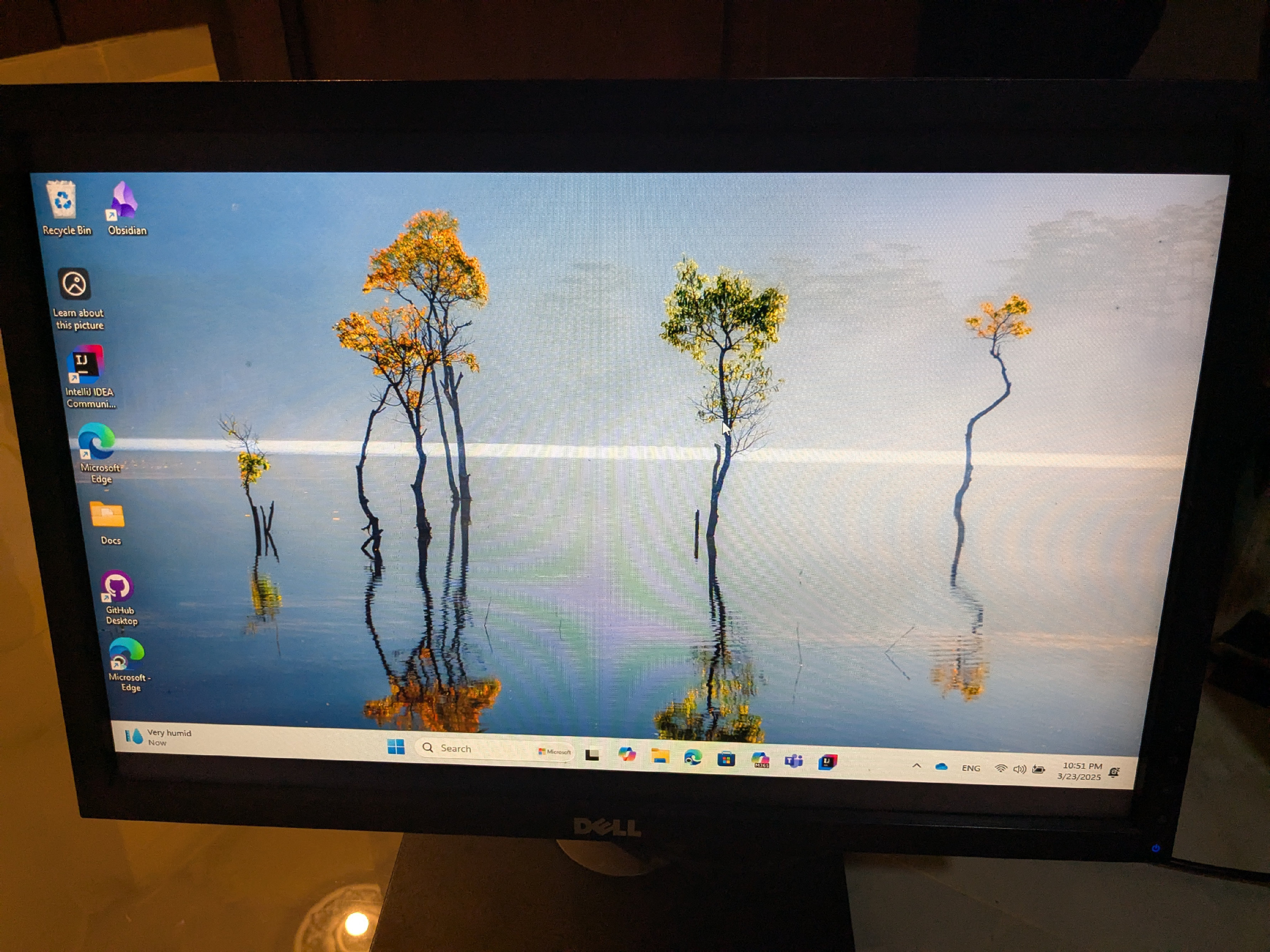 computadoras y laptops - Monitor Dell en buen estado 