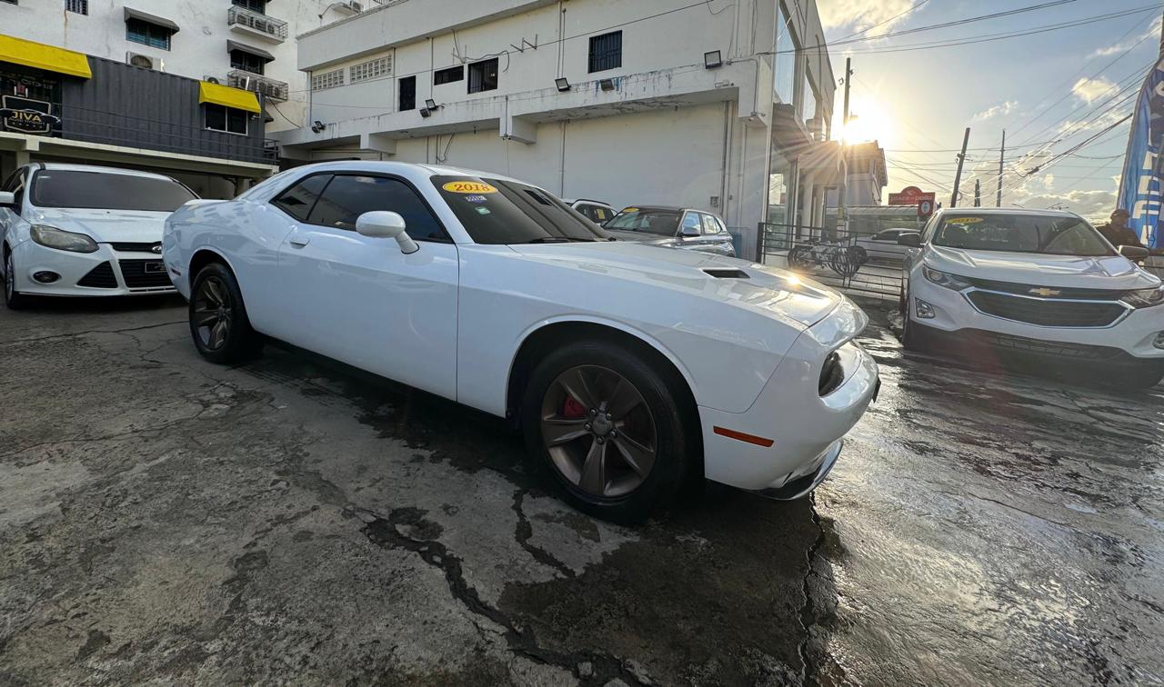 carros - 2018 Dodge Challenger SXT 1