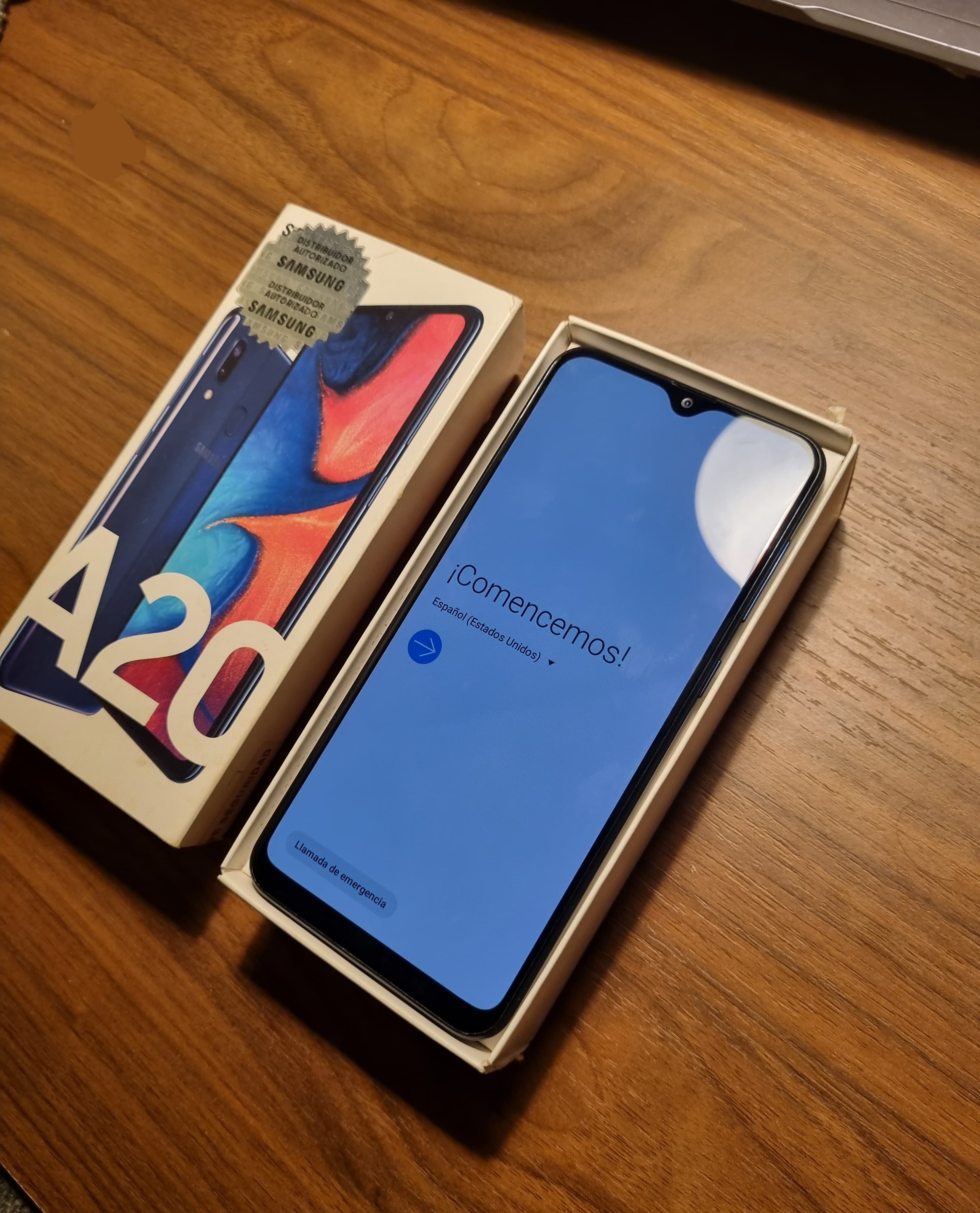 celulares y tabletas - Samsung Galaxy A20 para uso con Claro