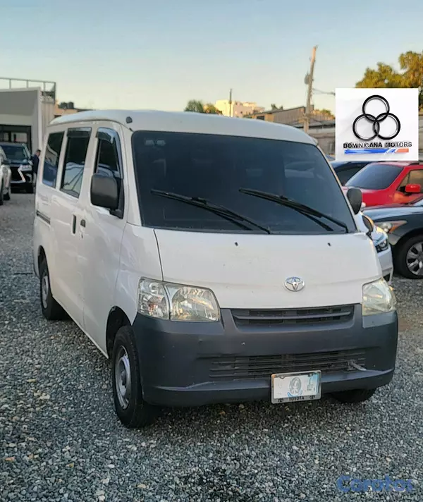 jeepetas y camionetas - FURGONETA TOYOTA HACE 2017 3