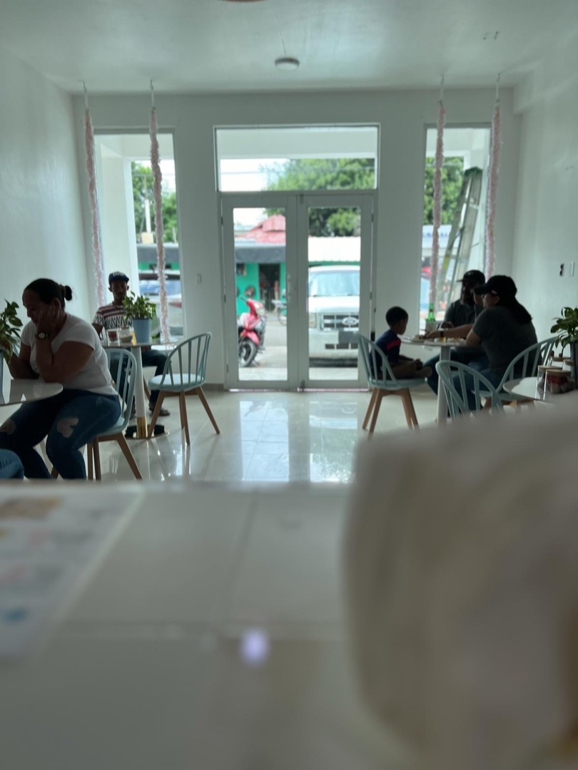 negocios en venta - Café / Restaurante / Cafetería a la Venta en Guayubin 6