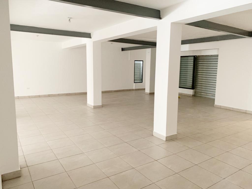 oficinas y locales comerciales - Local esquinero en Zona universitaria  1
