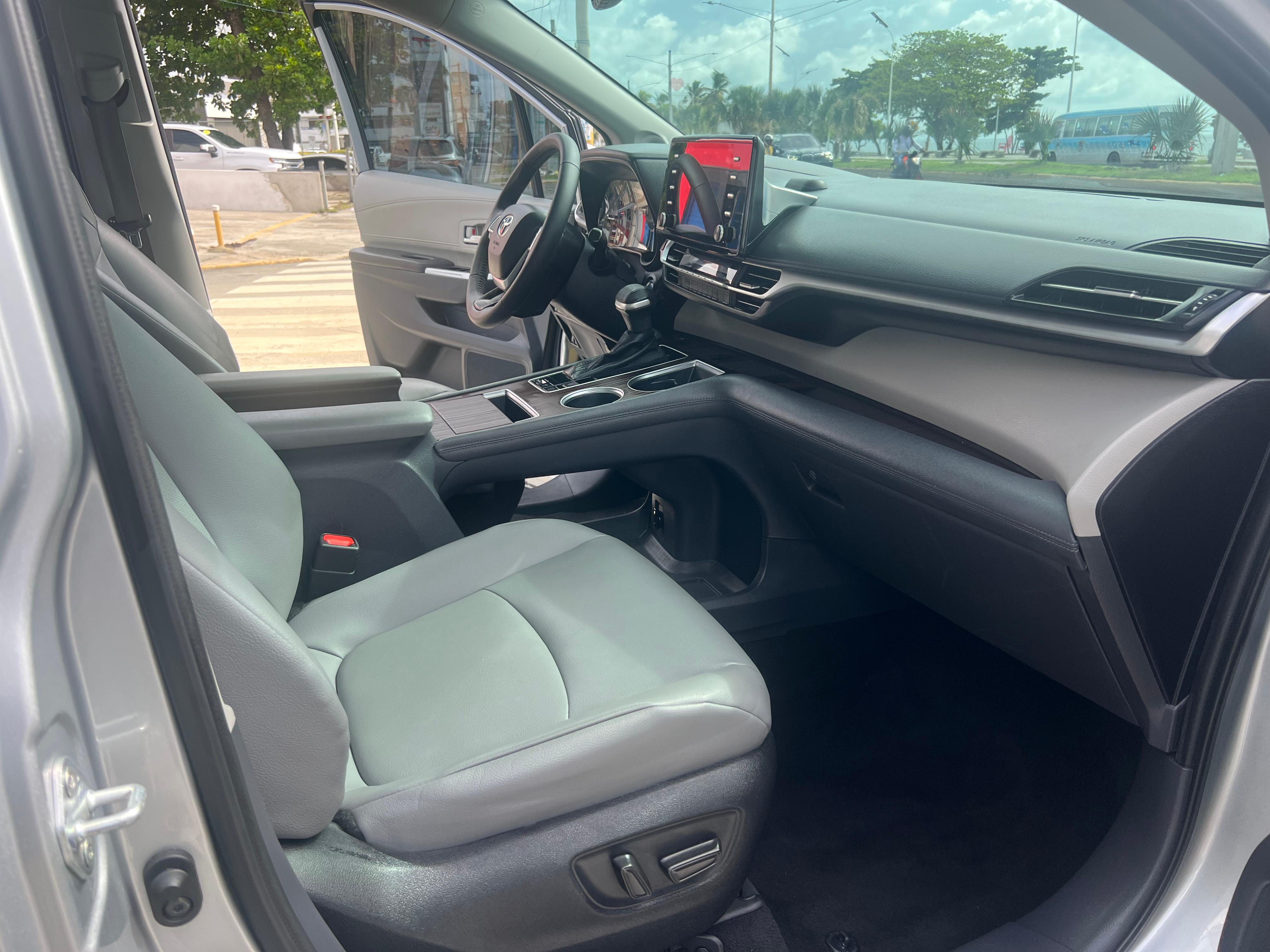 jeepetas y camionetas - Toyota Sienna XLE 2022 1