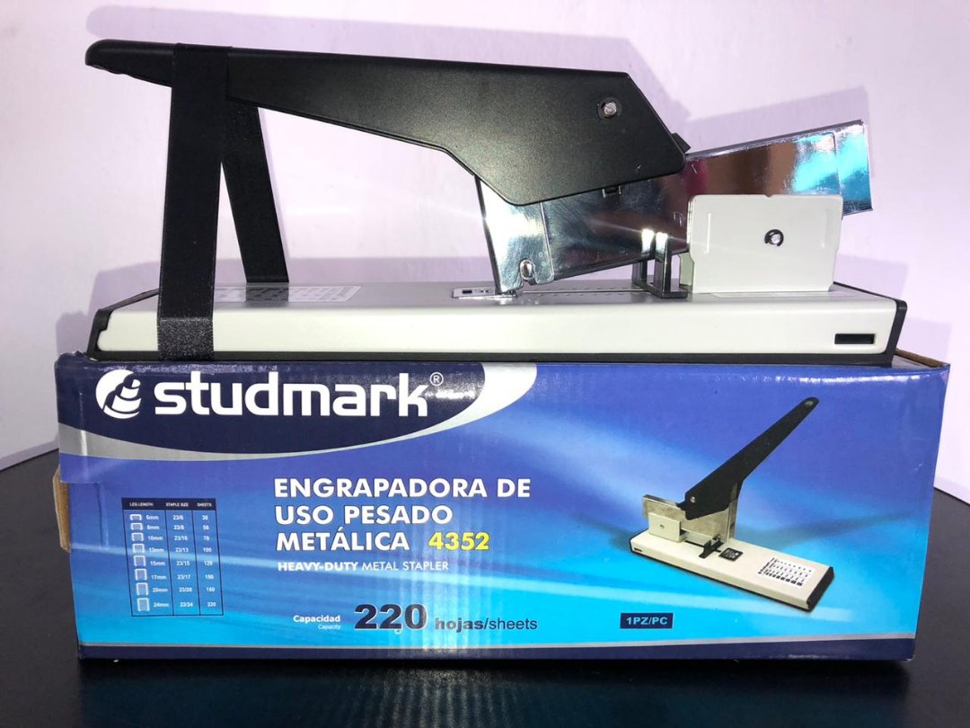 impresoras y scanners - GRAPADORA STUDMARK DE USO PESADO EN METAL  220 PÁGINAS A LA VEZ PUEDE GRAPAR 0