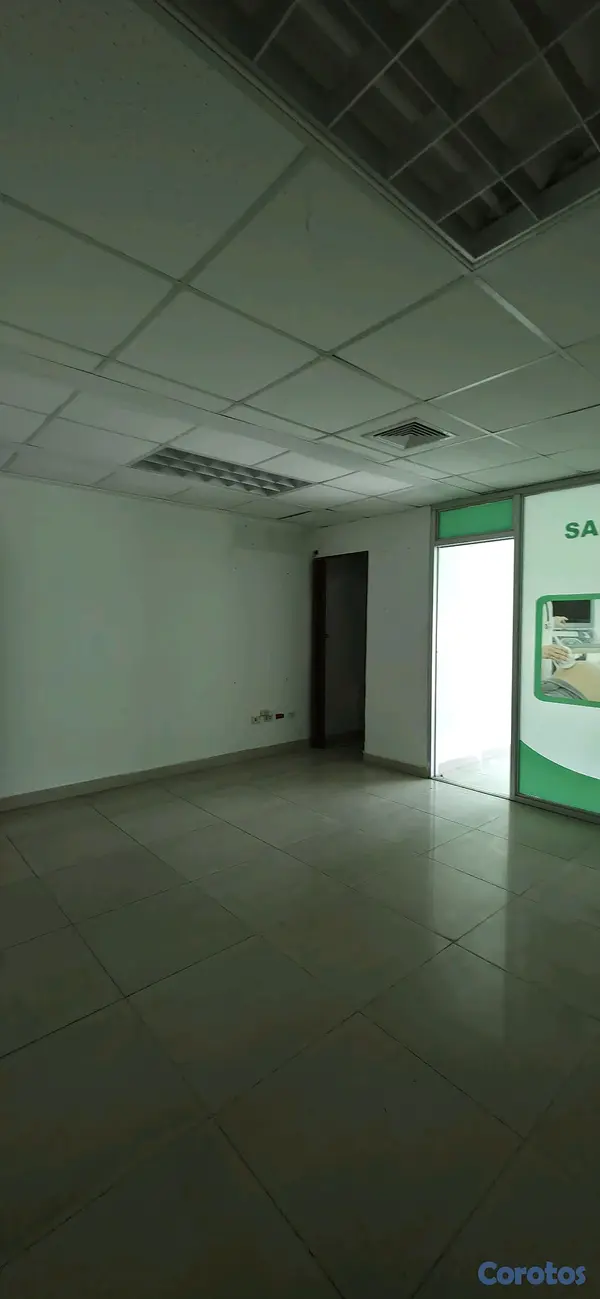oficinas y locales comerciales - Local 2do nivel Av. Winston Churchill 2