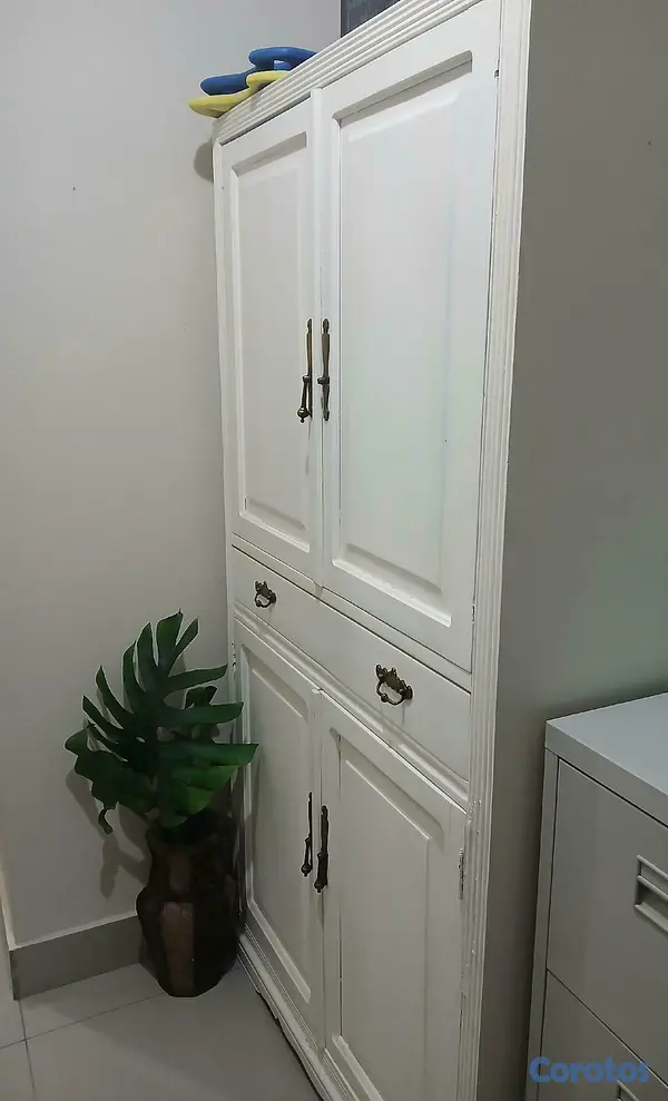 decoración y accesorios - **DE OPORTUNIDAD VENDO DOS LAMPARAS, GANCHO DE FUT 5