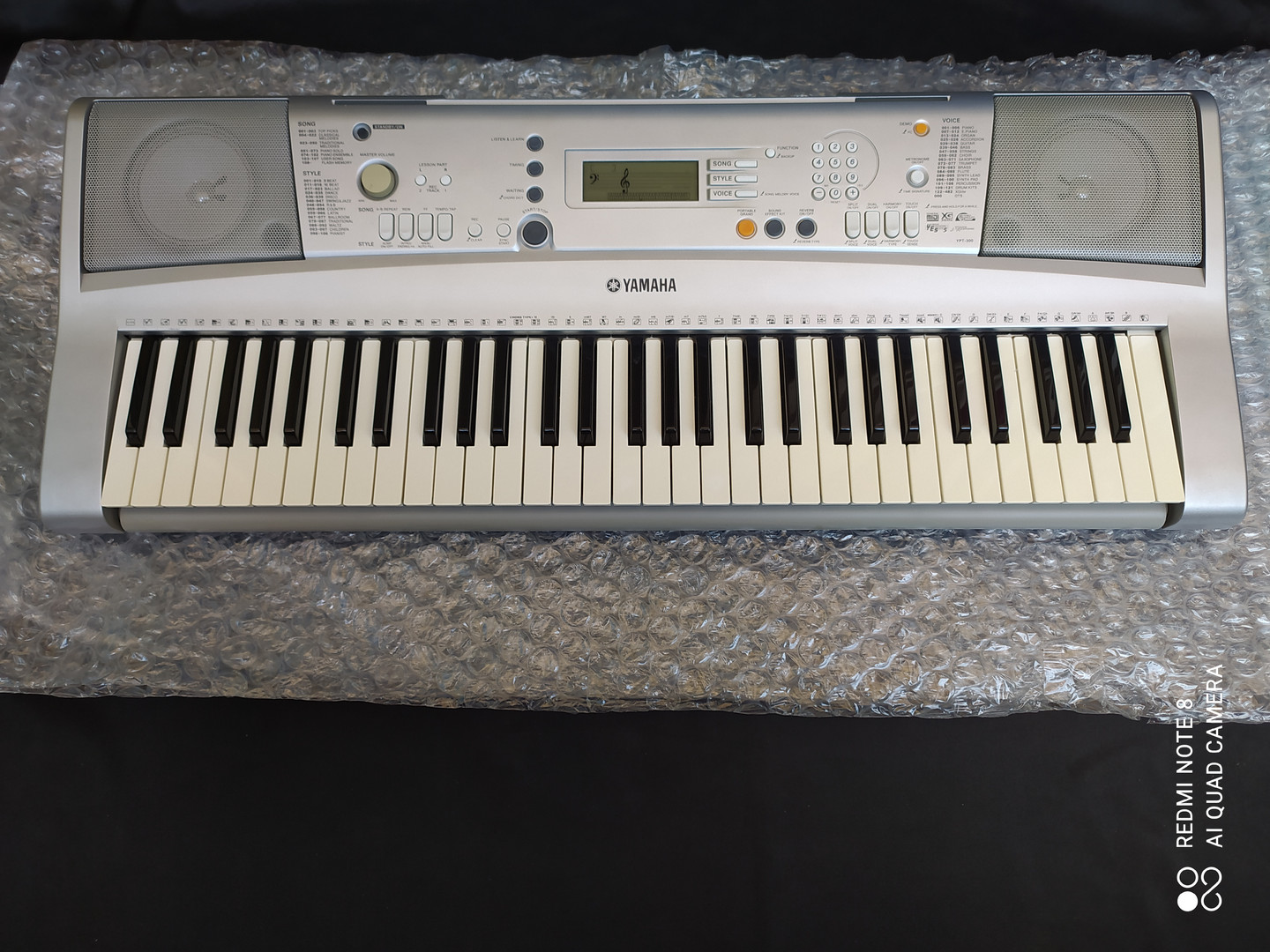instrumentos musicales - PIANO YAMAHA PSR E303 5 OCTAVAS SENSIBLE.  
!!! BUEN ESTADO !!!     
       