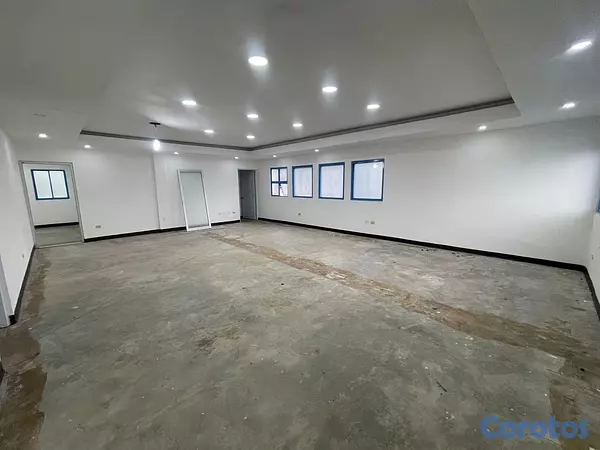 oficinas y locales comerciales - alquiló local comercial Gazcue amplio capacidad para 30 vehículos  2