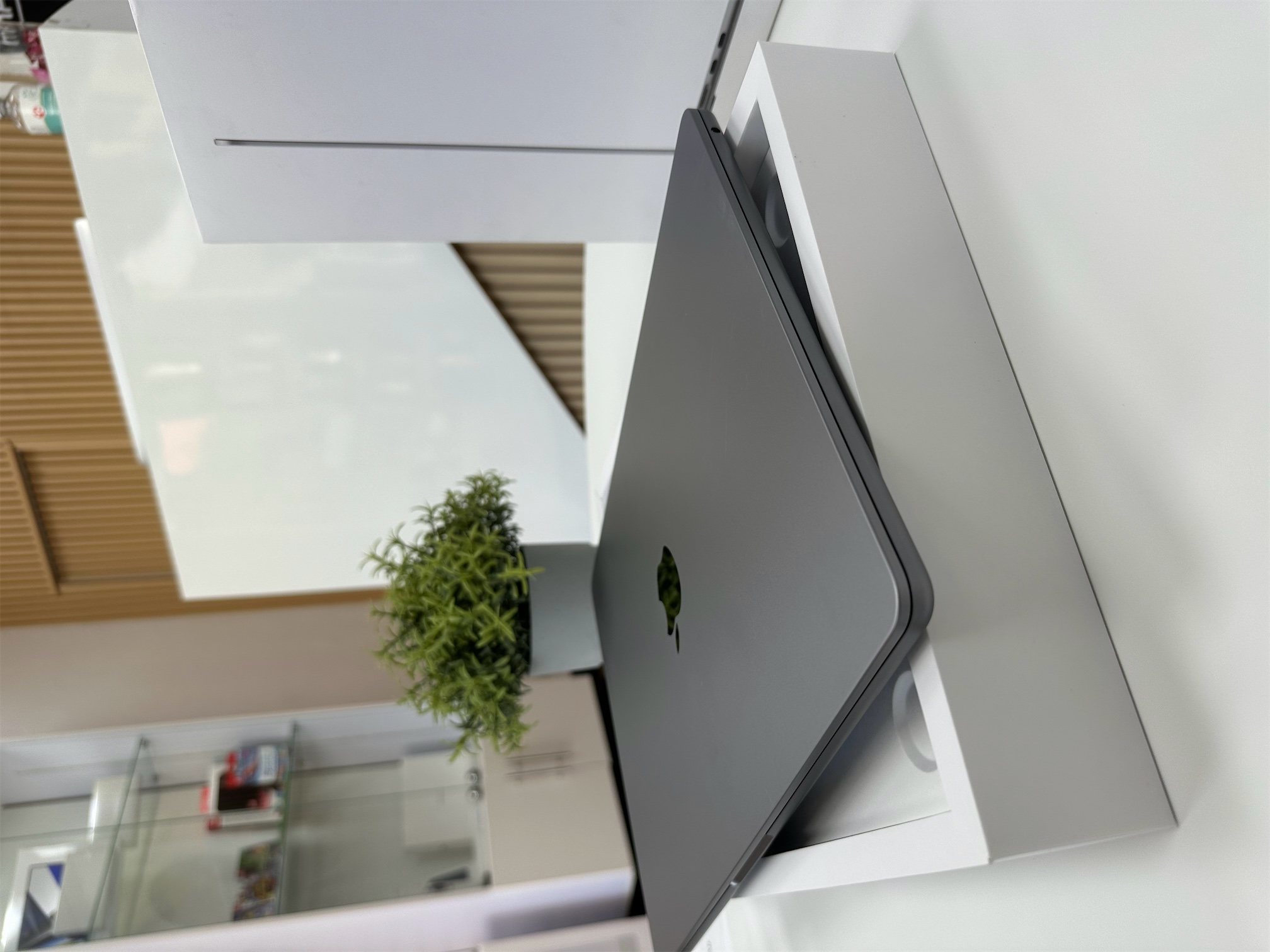 computadoras y laptops - MacBook Air 15” Chip M2 1TB SSD RAM 16GB Space Gray Nueva En Su Caja  1