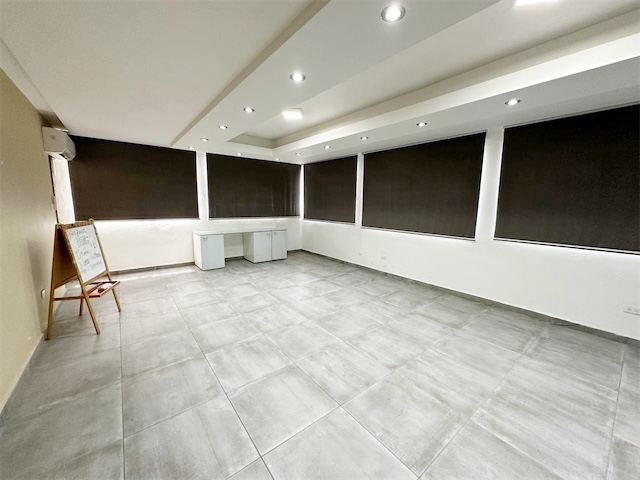 oficinas y locales comerciales - Local comercial en evaristo morales  3