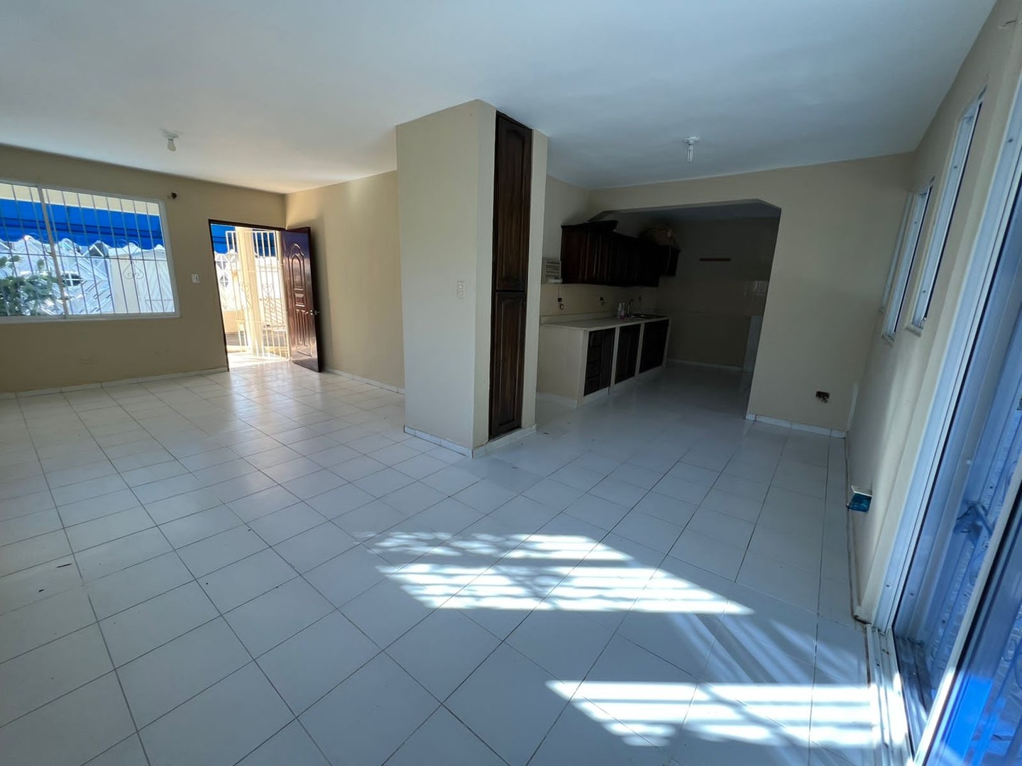 apartamentos - Se vende casa a pasos de la Ave. España, en residencial totalmente cerrado; 2