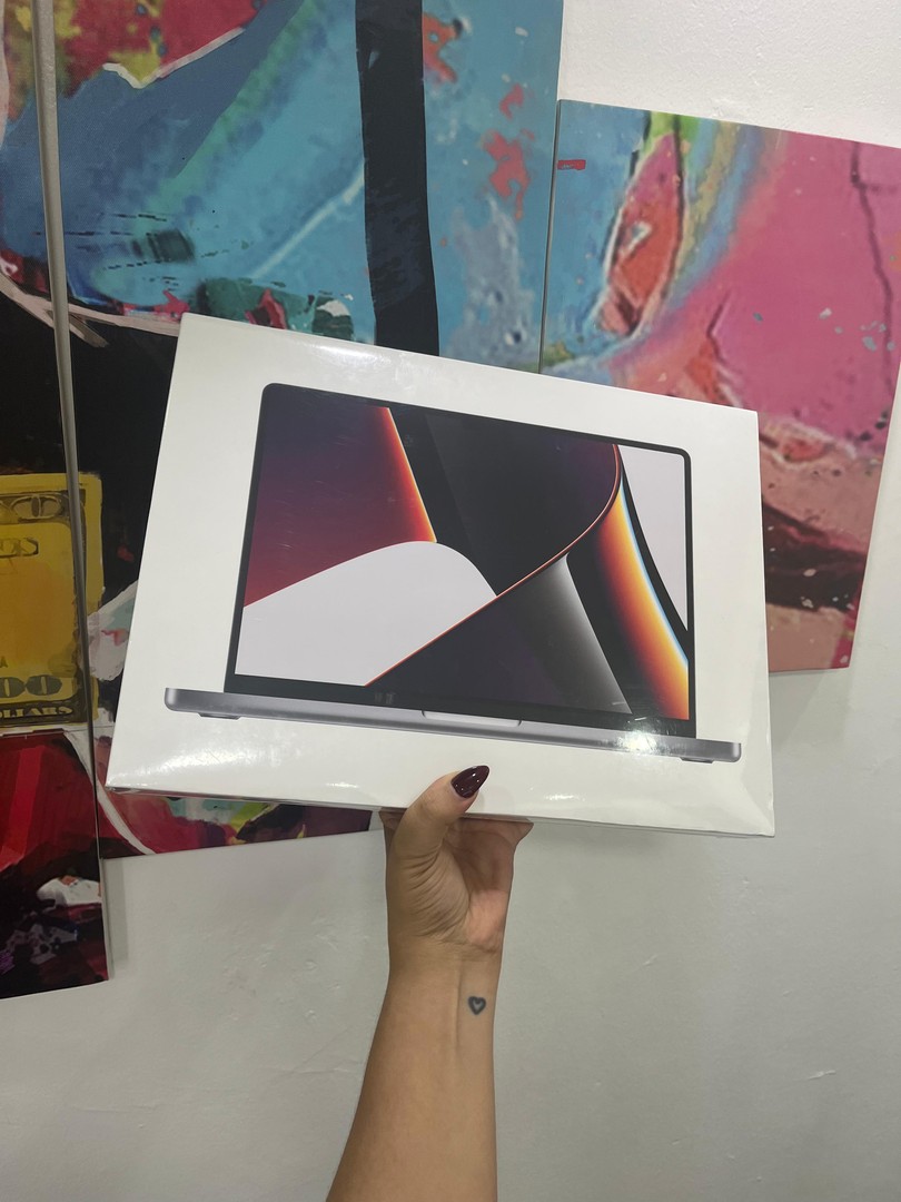 computadoras y laptops - MACBOOK PRO 2021 CHIP M1 512GB SSD/16GB RAM/14-INCH SPACE GRAY SELLADA  1