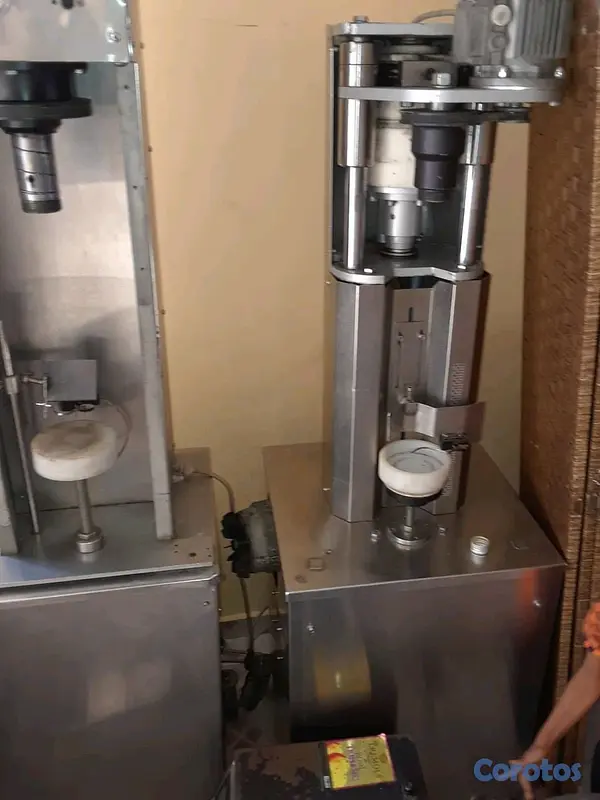 electrodomesticos - 3 máquinas para llenar botellas y 2 para poner tapas  3