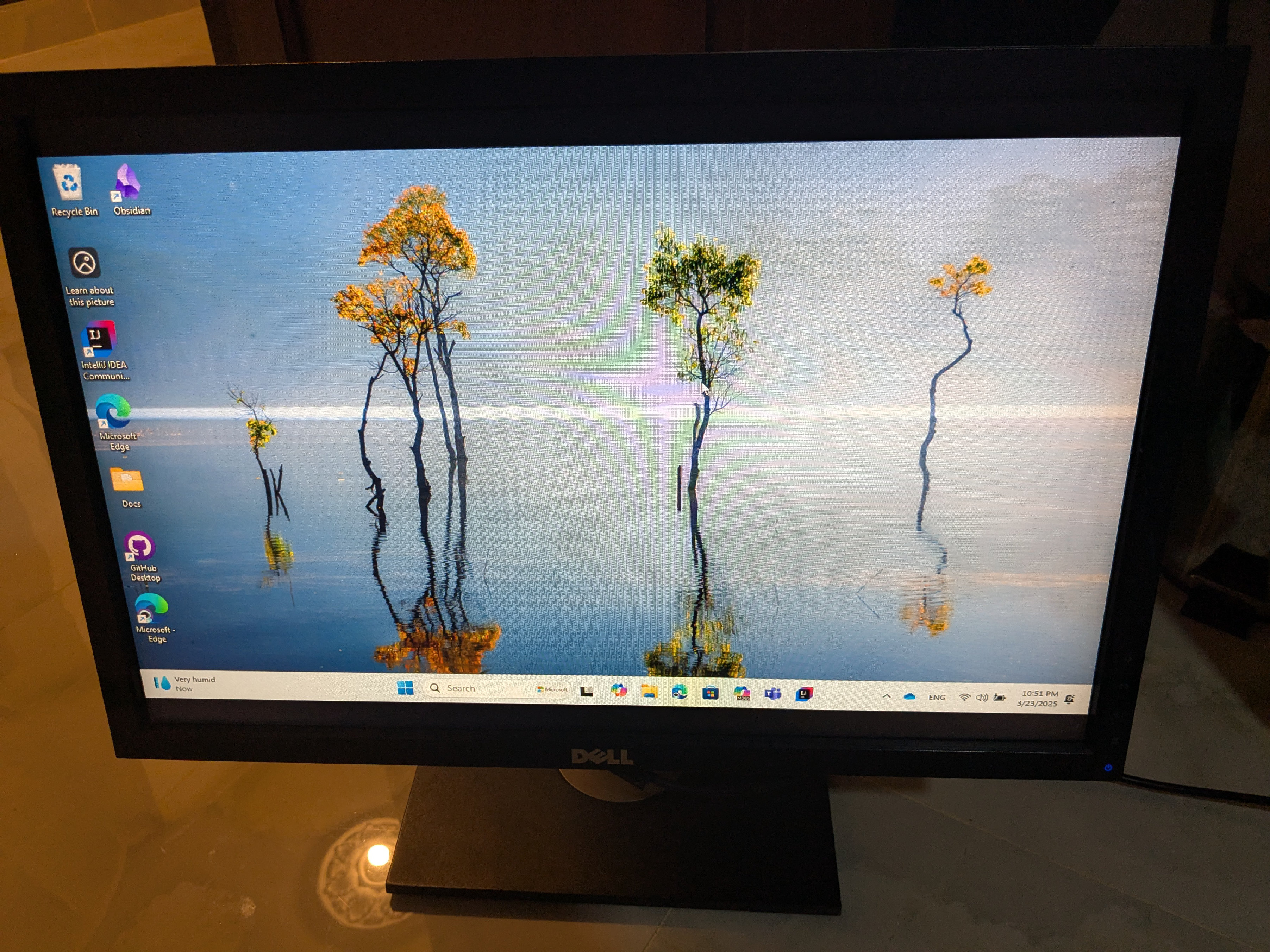 computadoras y laptops - Monitor Dell en buen estado  1