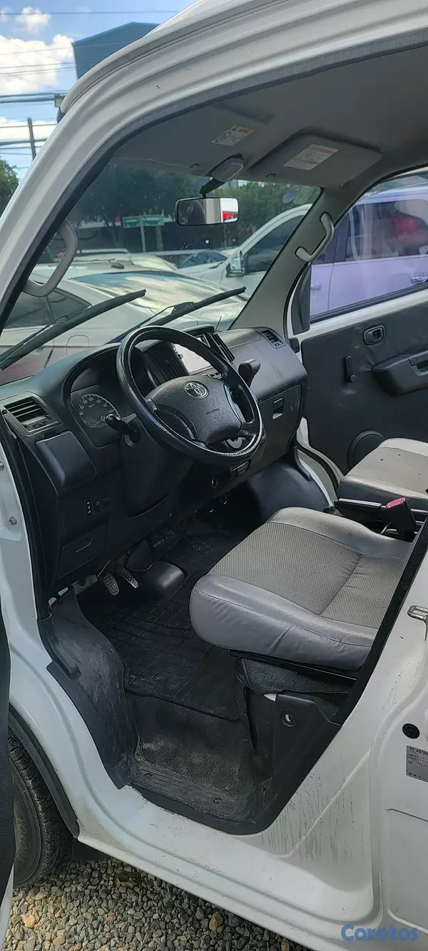 jeepetas y camionetas - FURGONETA TOYOTA HACE 2017 4