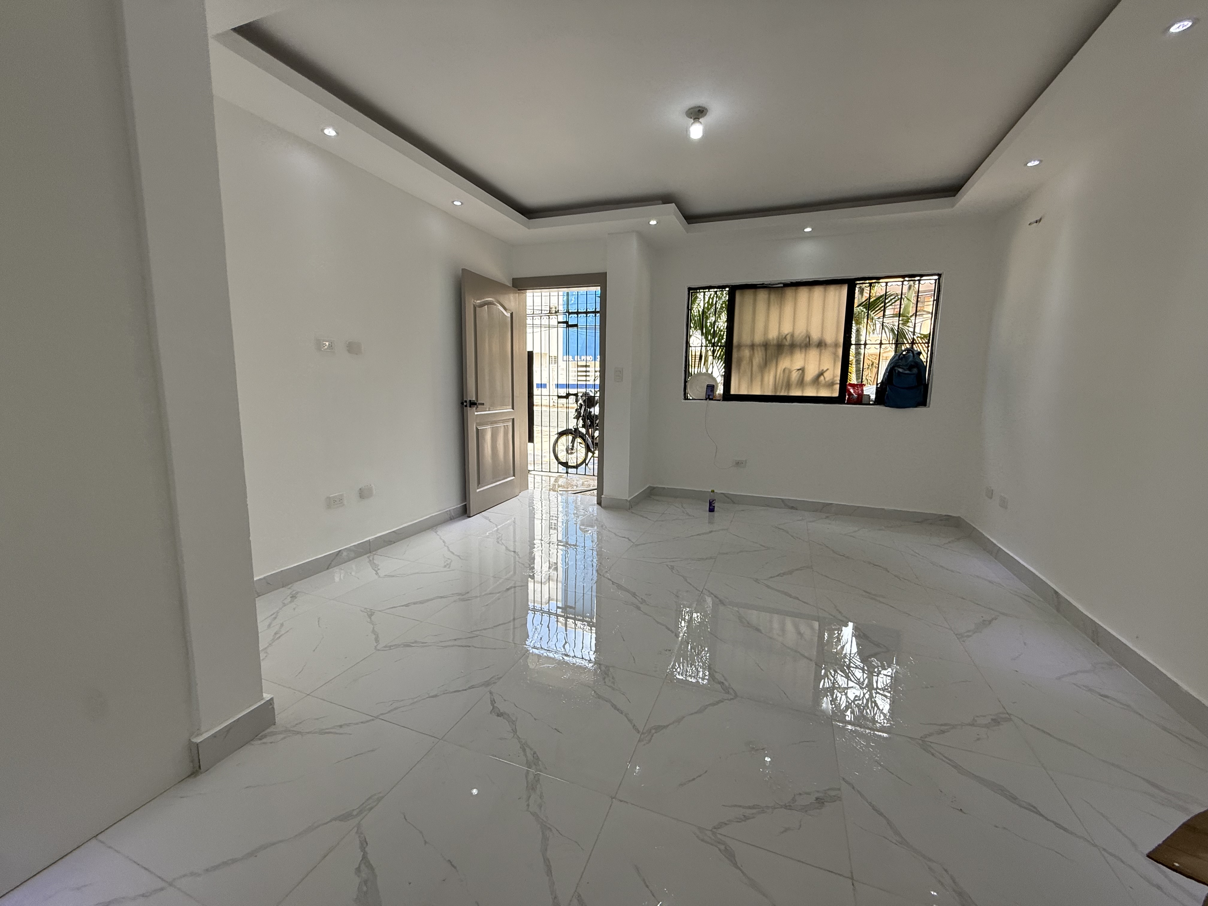 apartamentos - Vendo independencia klm 7 primer nivel 70 mtrs una 7