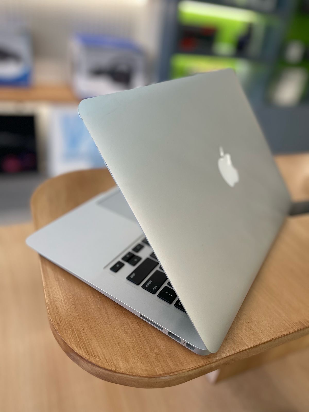 computadoras y laptops - MacBook Air 2017 i5 8Gb de ram 128Gb 8