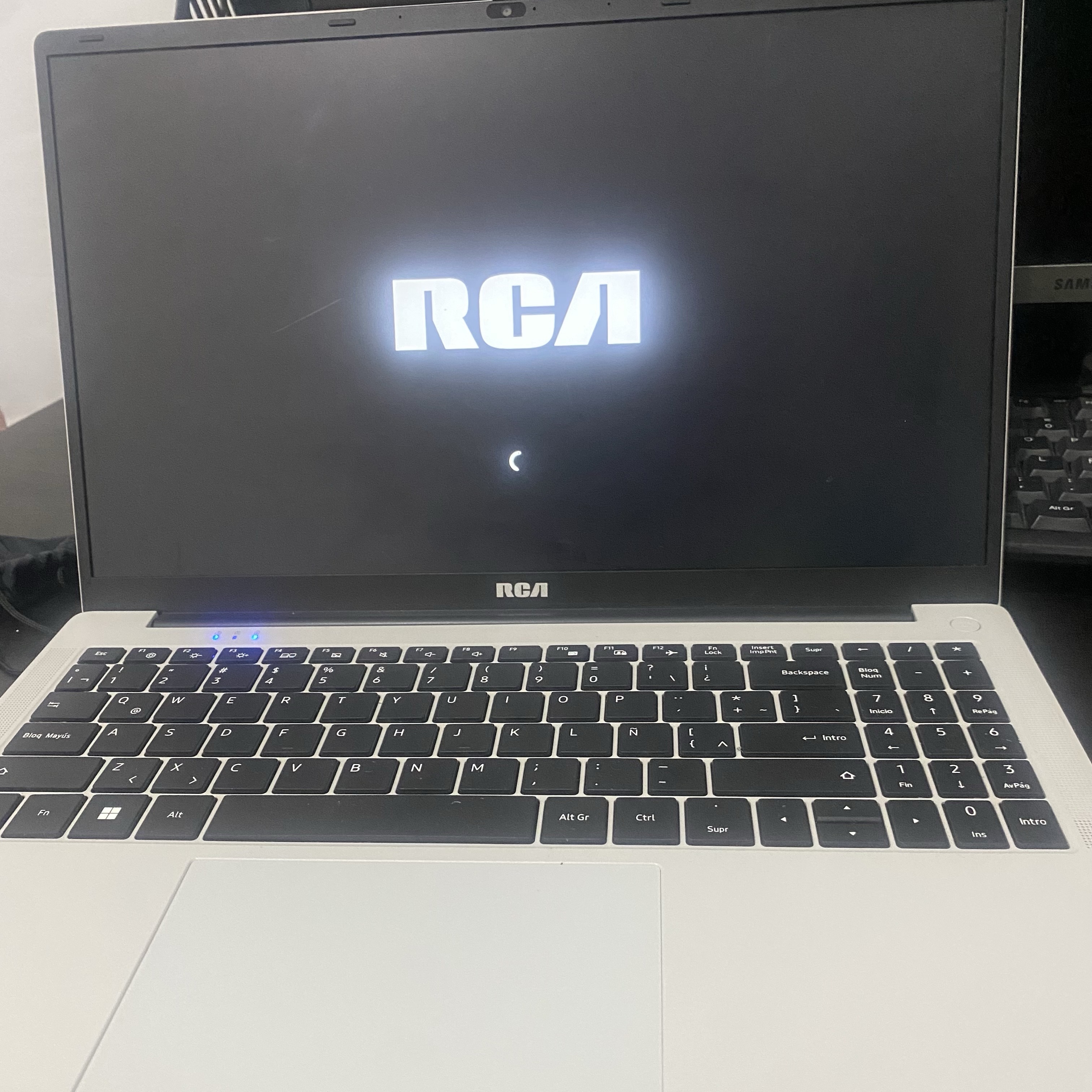 computadoras y laptops - Laptop RCA
 0