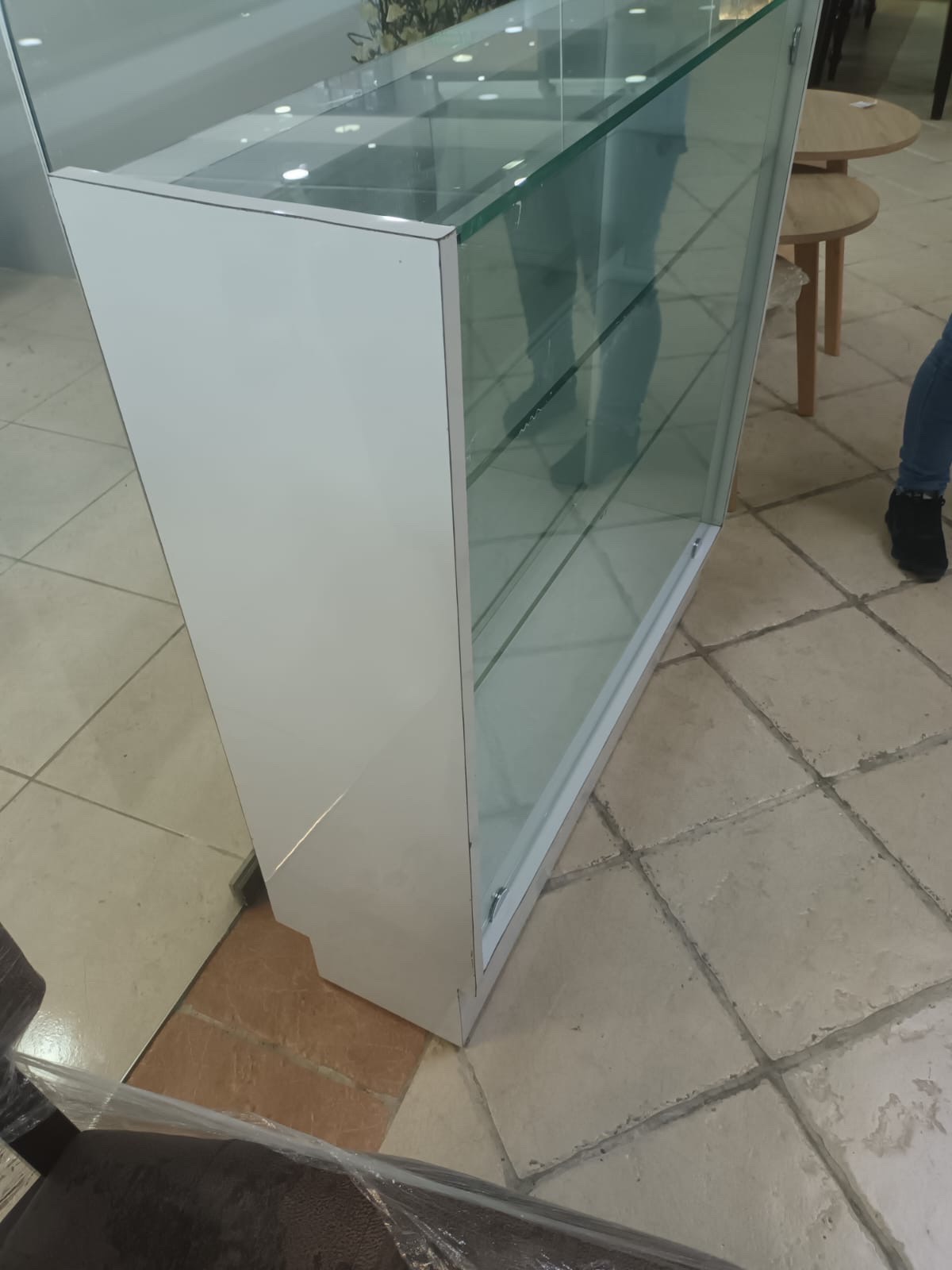 muebles y colchones - Vitrinas para negocios 40”x40”x12”. Nuevas con cristales gruesos de 3/8. 3